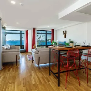 Monnas Bosphorus Apartment