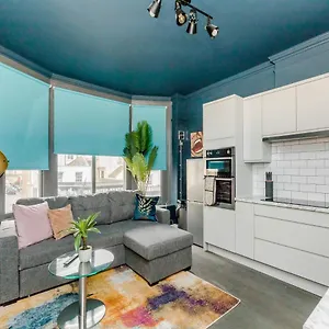 https://your-central-stay-5-bedroom-flat.brighton-hotels-england.com